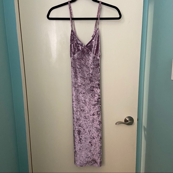 Dresses & Skirts - Velvet Bodycon midi dress